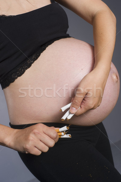 Kobieta w ciąży baby papierosów nie kobieta w górę Zdjęcia stock © cboswell