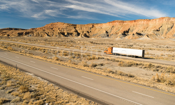 Weg lang 18 groot vrachtwagen Utah Stockfoto © cboswell