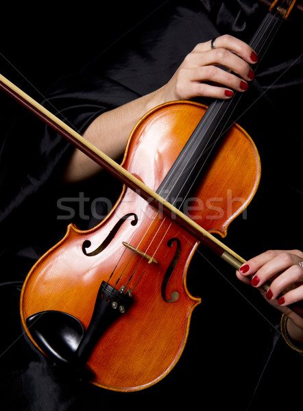Hegedűművész gyönyörű pár kezek nagyszerű hegedű Stock fotó © cboswell