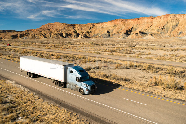 Weg lang 18 groot vrachtwagen Utah Stockfoto © cboswell
