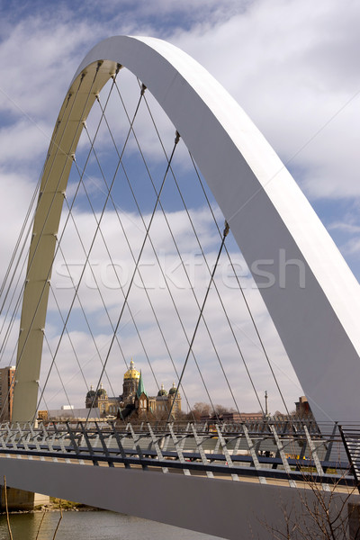 Des Moines Iowa Capital Building Government Pedestrian Bridge Stock photo © cboswell