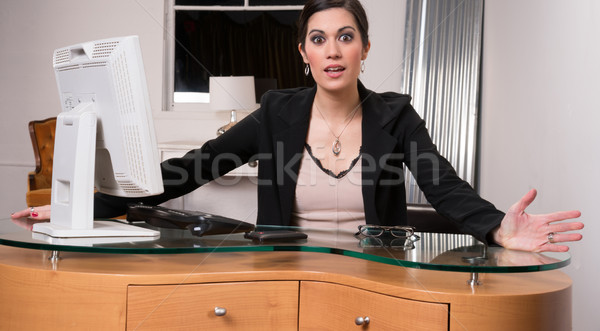 ストックフォト: ビジネス女性 · 顧客サービス · センター · 怒っ · 表情 · 女性コンピュータ