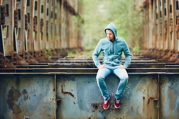 [[stock_photo]]: Triste · homme · abandonné · pont · séance · rouillée