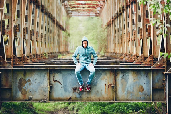 [[stock_photo]]: Triste · homme · abandonné · pont · séance · rouillée