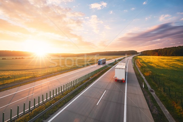 Zonsopgang snelweg verbazingwekkend platteland vervoer auto Stockfoto © Chalabala
