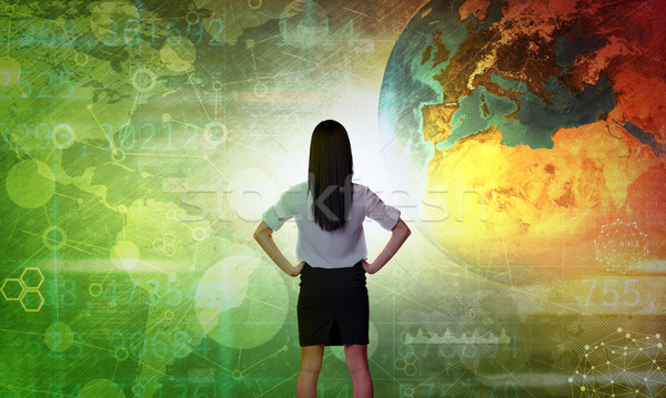 Femeie de afaceri holografic ecran pământ glob element Imagine de stoc © cherezoff