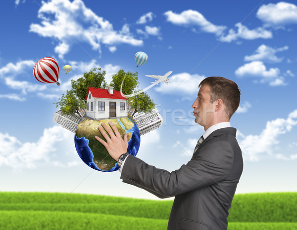 Foto stock: Empresário · manter · terra · pequeno · casa · árvores