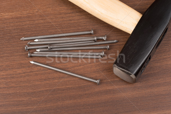 Hamer nagels tabel ingesteld bruin houten tafel Stockfoto © cherezoff