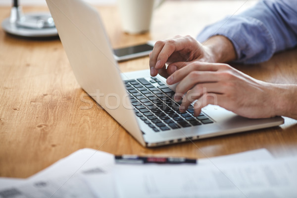 Affaires travail bureau à domicile homme séance table en bois [[stock_photo]] © chesterf