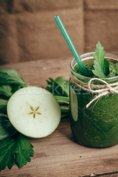 Smoothie verde aipo maçã mesa de madeira vertical quadro Foto stock © chesterf