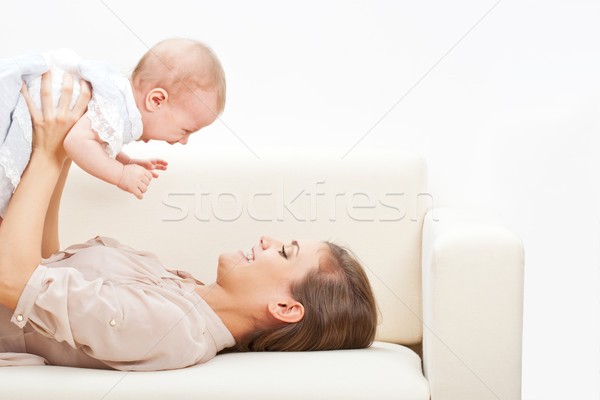 Mère bébé canapé heureux belle Photo stock © chesterf