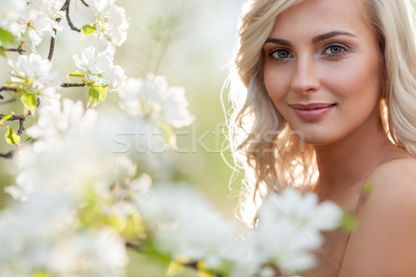 Donna bionda giardino bella testa spalle ritratto Foto d'archivio © chesterf