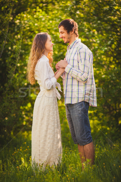 Boldog pár sétál park szeretet néz Stock fotó © chesterf