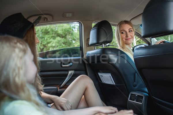 Güzel bir kadın sürücü araba gülümseme sevimli Stok fotoğraf © chesterf