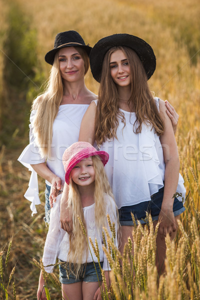 Güzel genç anne kadın Stok fotoğraf © chesterf