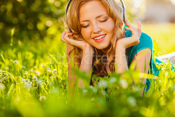 Twarz kobiety słuchawki odkryty uśmiechnięty portrety Zdjęcia stock © chesterf
