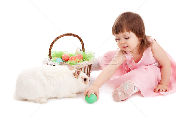 Stock foto: Kleines · Mädchen · spielen · Fell · Kaninchen · weiß · Ostern