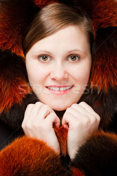 Portret kobiety futra uśmiechnięta kobieta portret kobieta ręce Zdjęcia stock © chesterf