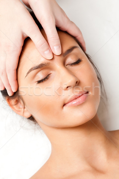 Mujer cara masaje mujer bonita primer plano foto Foto stock © chesterf