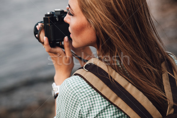 Menina fotos vintage foto câmera ao ar livre Foto stock © chesterf