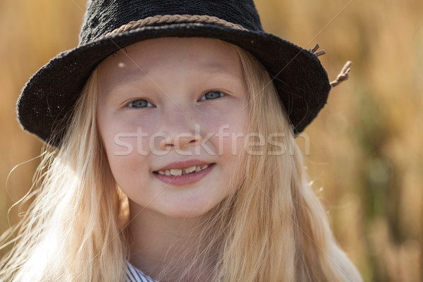 Foto d'archivio: Ragazza · campo · di · grano · felice · piccolo · capelli · lunghi