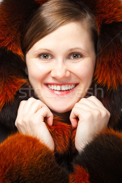 Vesel femeie blană haina imblanita mâini ochi Imagine de stoc © chesterf