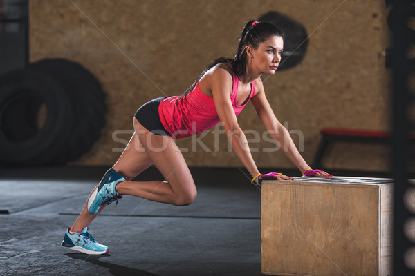 Stok fotoğraf: Kadın · antreman · spor · salonu · egzersiz · tam · uzunlukta · uygunluk