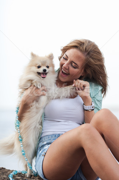 Foto stock: Mulher · jovem · cão · ao · ar · livre · mulher