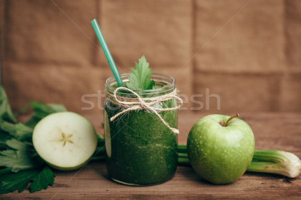 Smoothie verde aipo maçã mesa de madeira cópia espaço texto Foto stock © chesterf