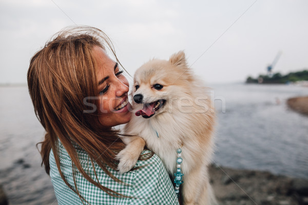 ストックフォト: 若い女性 · 犬 · 屋外 · 女性