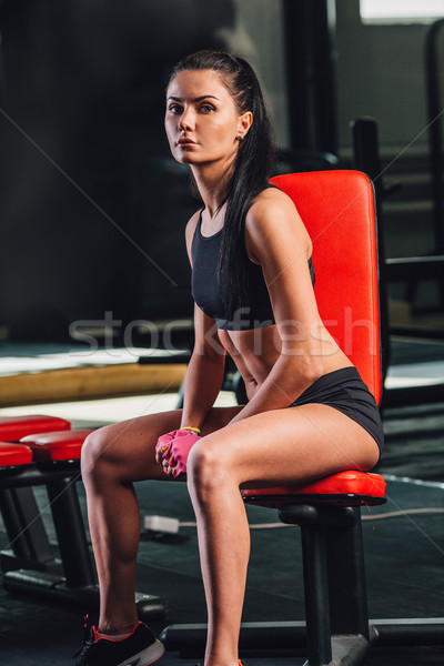 Caucásico mujer sesión banco gimnasio nina Foto stock © chesterf