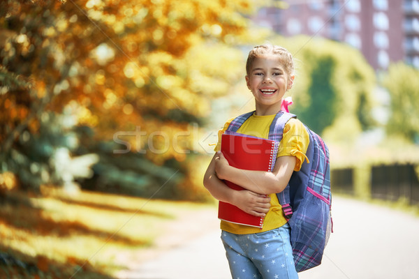 Lányok hátizsák általános iskola könyv kéz lány Stock fotó © choreograph