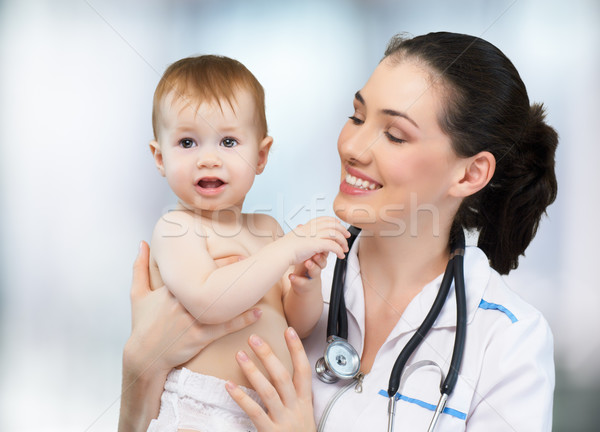 Pediatra médico bebê mãos criança Foto stock © choreograph