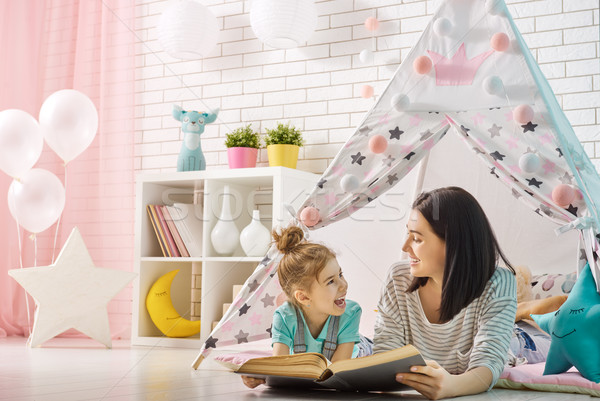 [[stock_photo]]: Heureux · affectueux · famille · joli · jeunes · mère