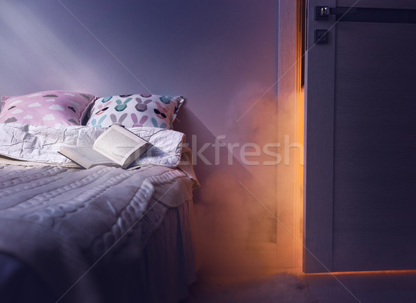 Rémálom olvas ijedt képzelet sötét éjszaka Stock fotó © choreograph
