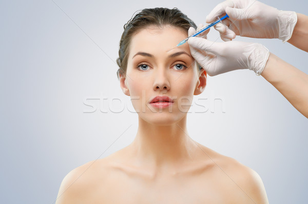 Inyección de botox mujer bonita manos mujeres belleza medicina Foto stock © choreograph