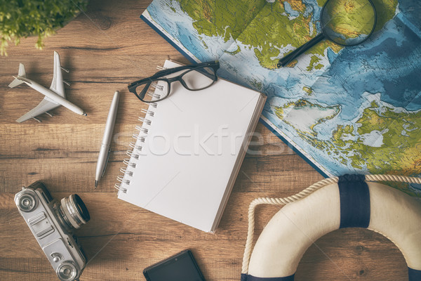 [[stock_photo]]: Carte · caméra · table · aventure · table · en · bois · haut