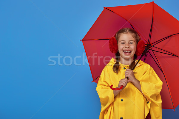 Сток-фото: ребенка · красный · зонтик · счастливым · смешные · позируют