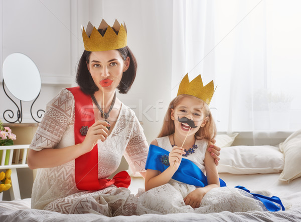 Reine princesse or drôle famille costume [[stock_photo]] © choreograph