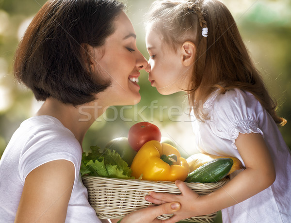 Stok fotoğraf: Sağlıklı · beslenme · gıda · mutlu · aile · taze · sebze · kız · doğa