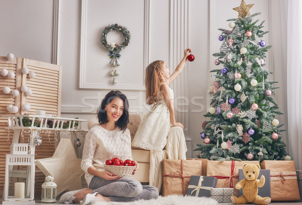 Stock foto: Mom · Tochter · Weihnachtsbaum · heiter · Weihnachten