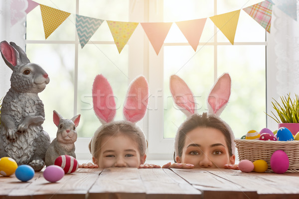 Család húsvét kellemes húsvétot anya lánygyermek vadászat Stock fotó © choreograph