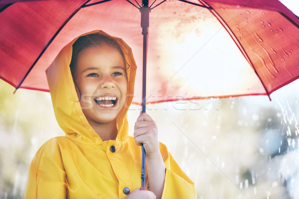 Copil roşu umbrelă fericit amuzant toamnă Imagine de stoc © choreograph