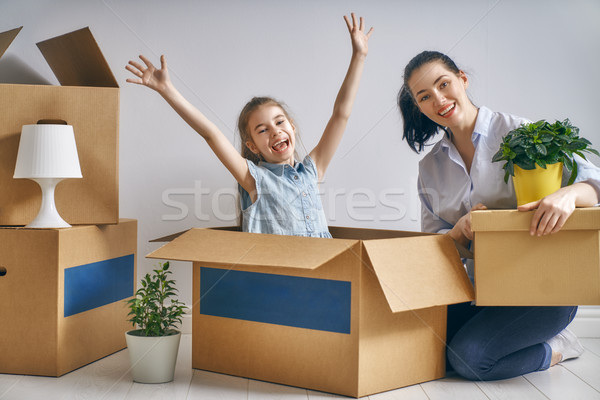 Huisvesting familie moeder kind meisje huis Stockfoto © choreograph