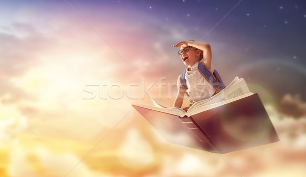Stockfoto: Kind · vliegen · boek · terug · naar · school · gelukkig · cute