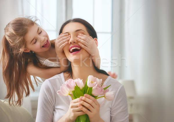 Stockfoto: Dochter · moeder · kind · bloemen · tulpen