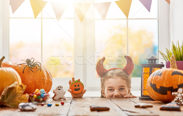 Zdjęcia stock: Dziewczyna · słodycze · halloween · cute · mały · dziecko