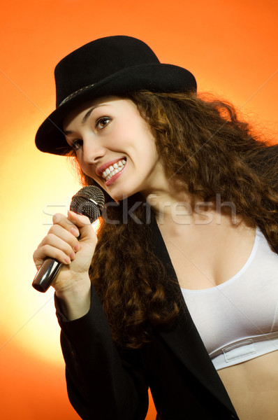 Foto stock: Cantando · menina · bastante · música · festa · beleza