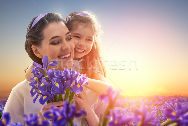 Mutlu aile çiçekler mutlu anne çocuk birlikte Stok fotoğraf © choreograph