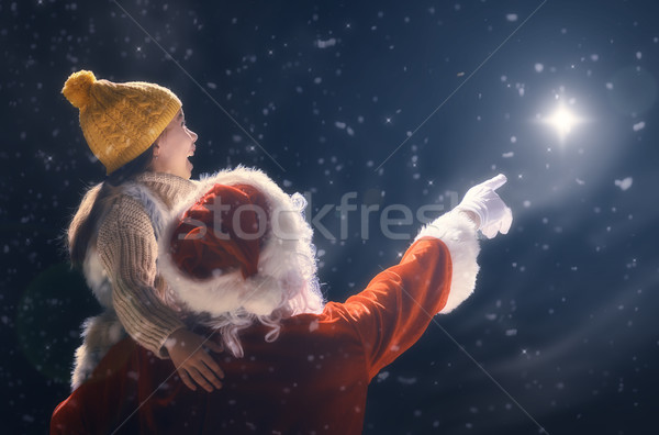 Dziewczyna Święty mikołaj patrząc christmas star wesoły Zdjęcia stock © choreograph
